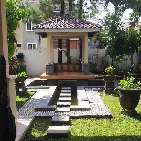 Grya Natasha Appartamento Yogyakarta Esterno foto